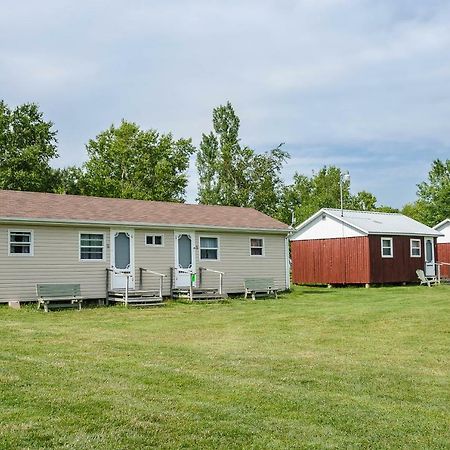 Rachel'S Motel And Cottages Surrey Exterior photo