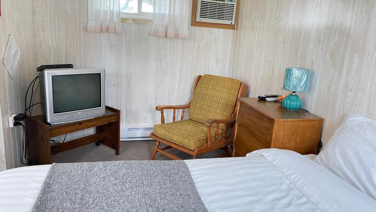 Rachel'S Motel And Cottages Surrey Exterior photo