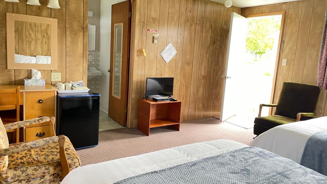 Rachel'S Motel And Cottages Surrey Exterior photo