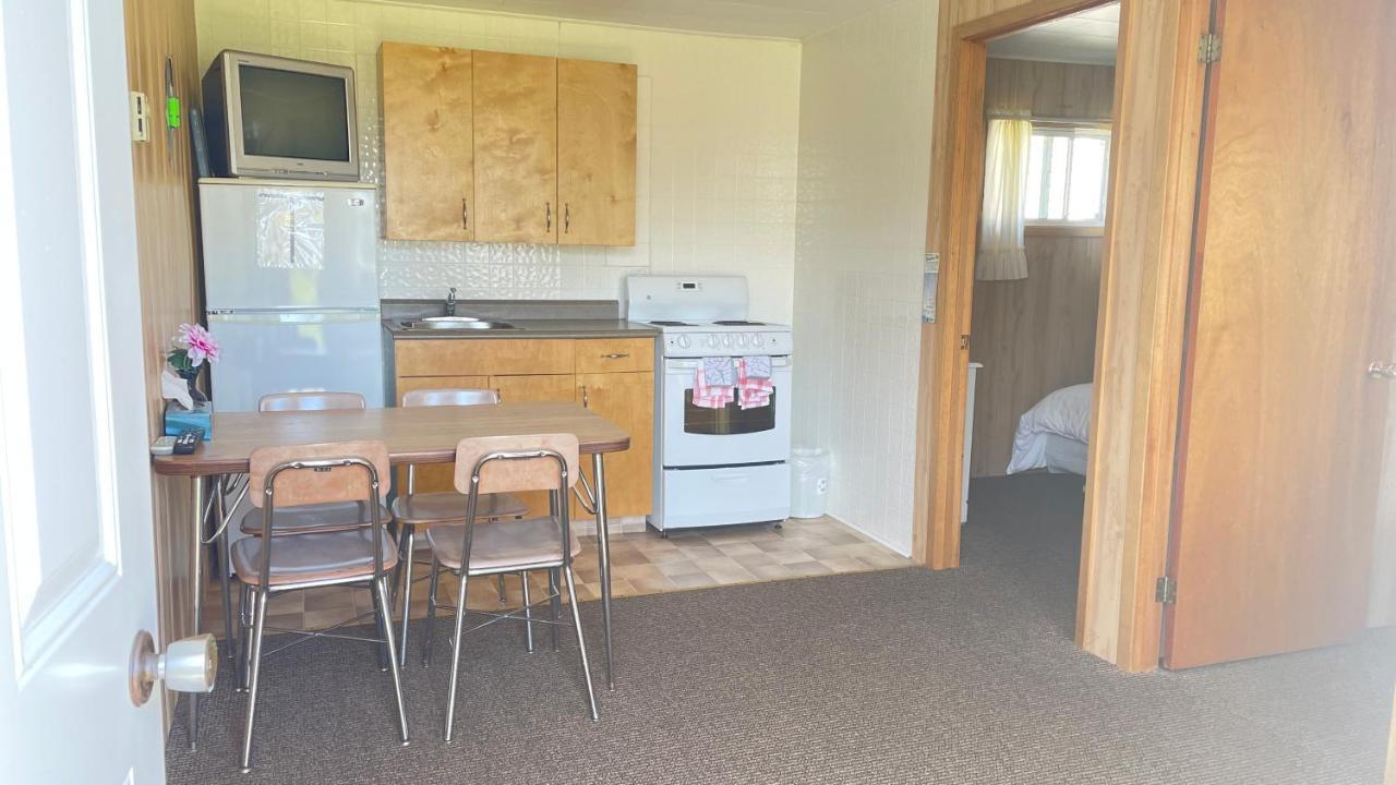 Rachel'S Motel And Cottages Surrey Exterior photo