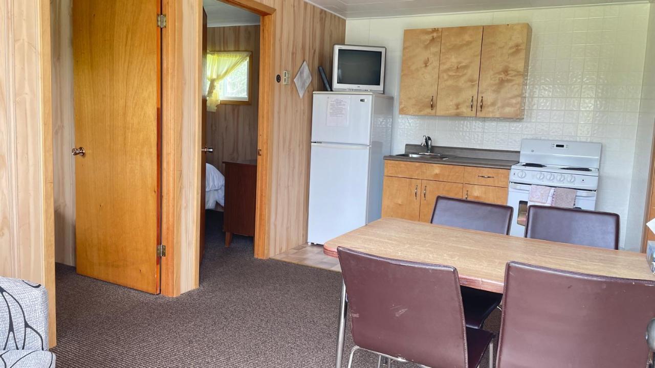Rachel'S Motel And Cottages Surrey Exterior photo