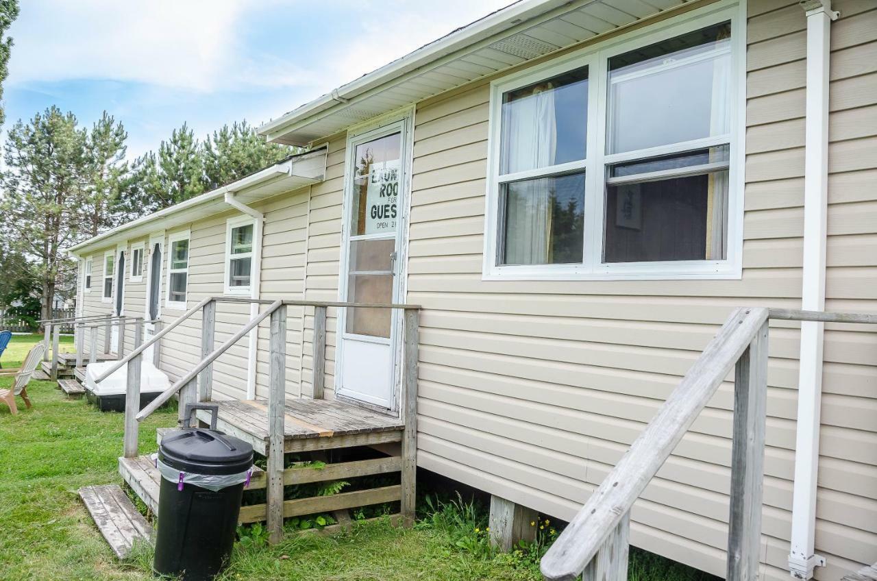Rachel'S Motel And Cottages Surrey Exterior photo